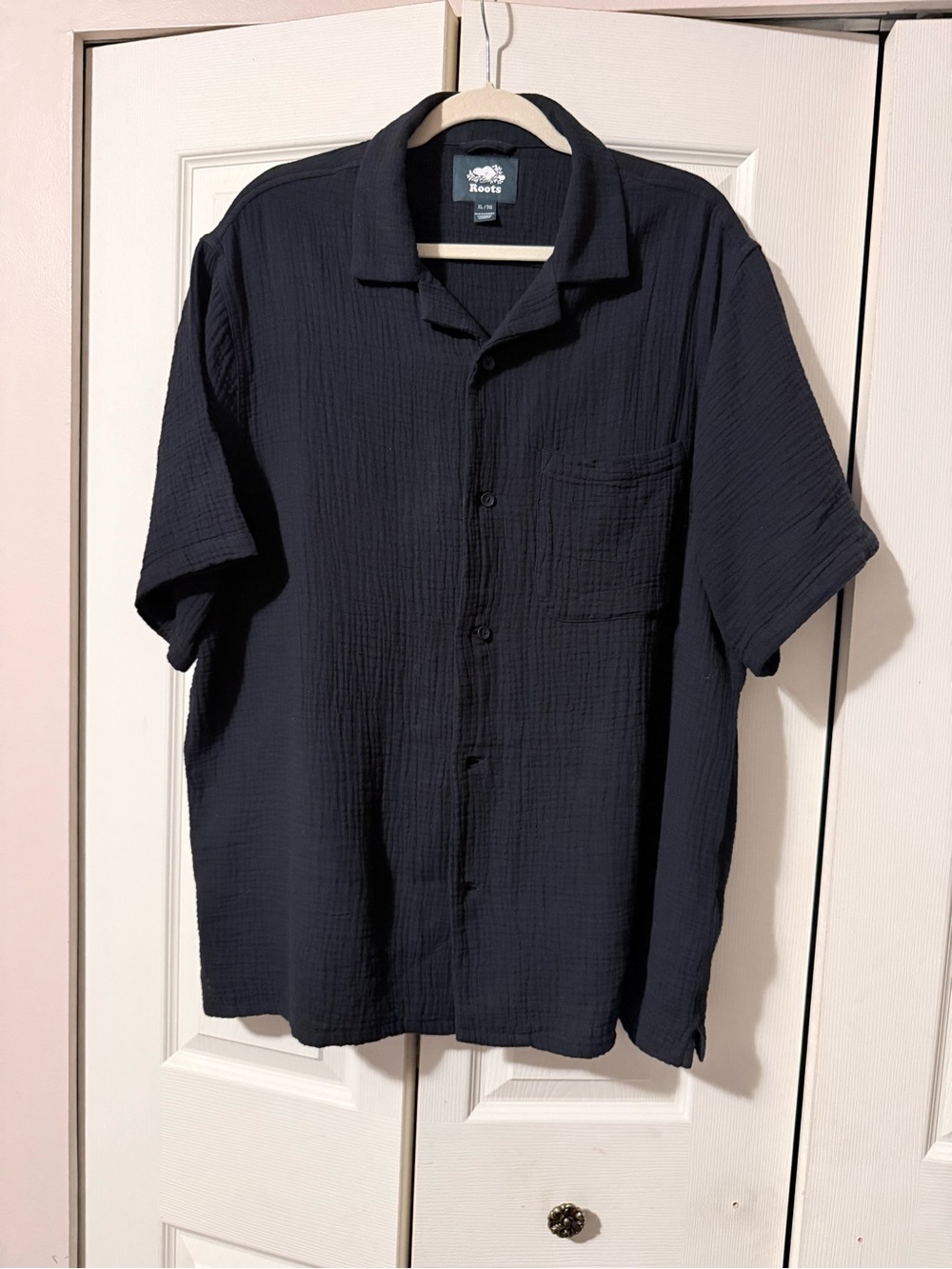 Roots Men’s Short-Sleeve Button Down Shirt in Navy Blue